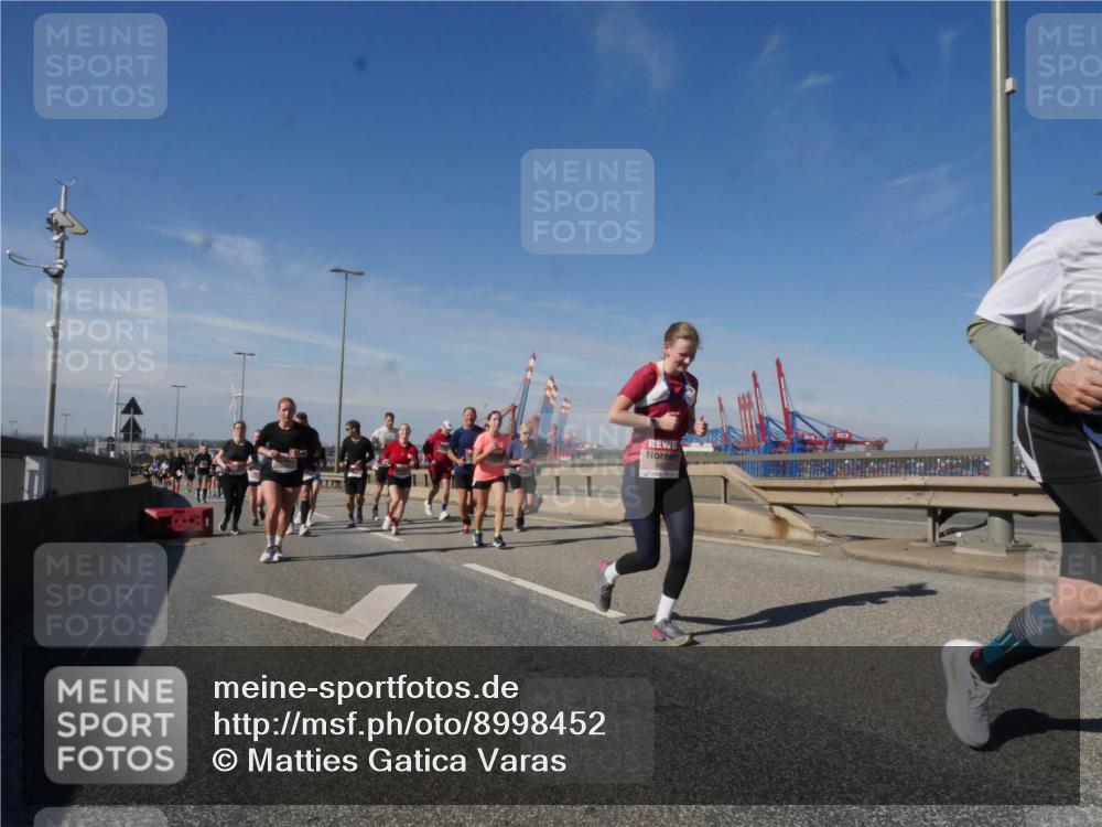 03.10.2025 - Köhlbrandbrückenlauf Matties Gatica Varas http://msf.ph/oto/8998452 03.10.2025 12:50:35 Position 2  meine-sportfotos.de
