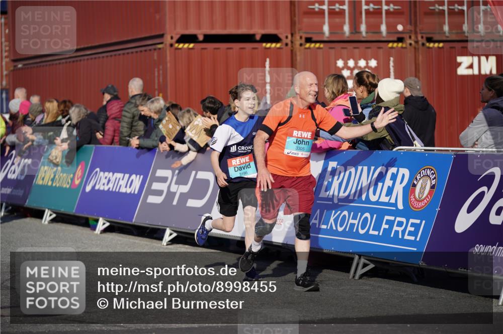 03.10.2025 - Köhlbrandbrückenlauf Michael Burmester http://msf.ph/oto/8998455 03.10.2025 10:03:02 Ziel 1088, 1091, 1105, 1111, 1116, 1173, 1198, 1313, 1321, 1334, 1560, 3196, 3305, 3353, 3521, 3655 meine-sportfotos.de