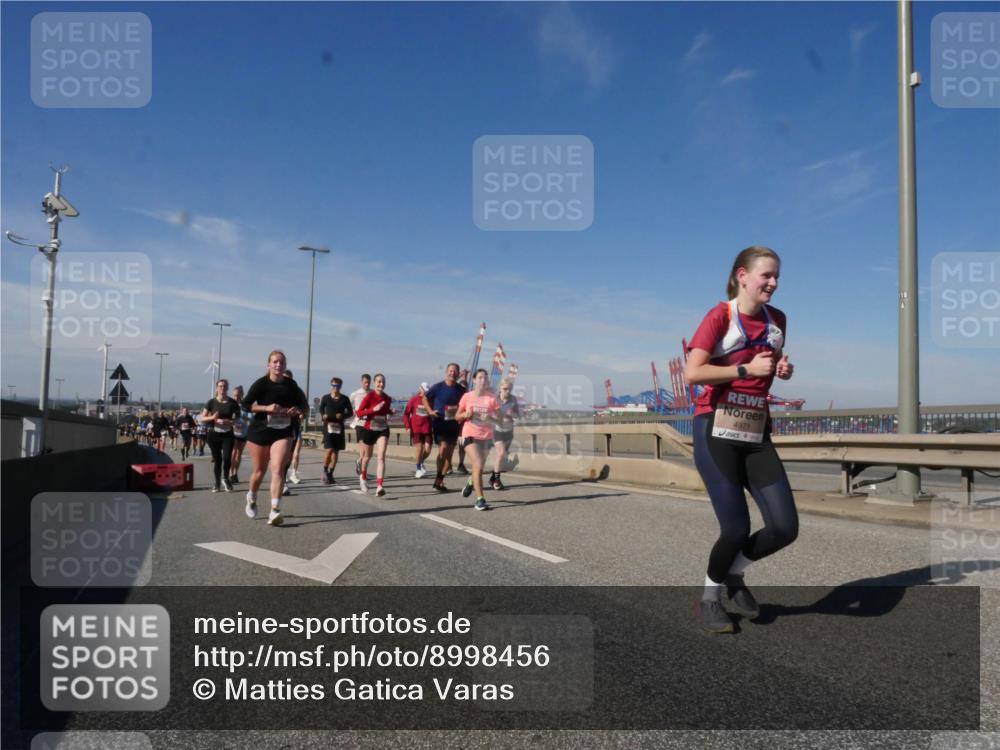 03.10.2025 - Köhlbrandbrückenlauf Matties Gatica Varas http://msf.ph/oto/8998456 03.10.2025 12:50:35 Position 2 4971 meine-sportfotos.de