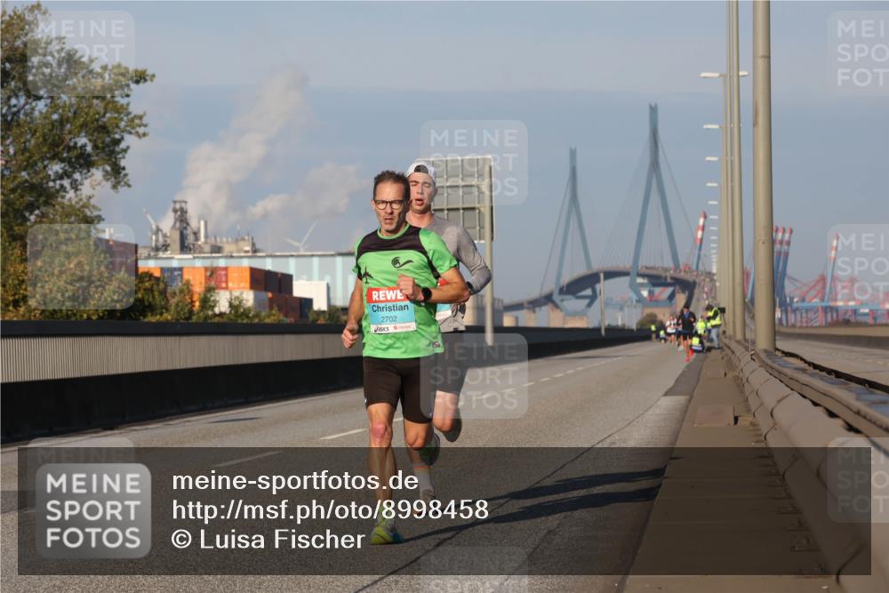 03.10.2025 - Köhlbrandbrückenlauf Luisa Fischer http://msf.ph/oto/8998458 03.10.2025 10:39:16 Position 3 2702 meine-sportfotos.de