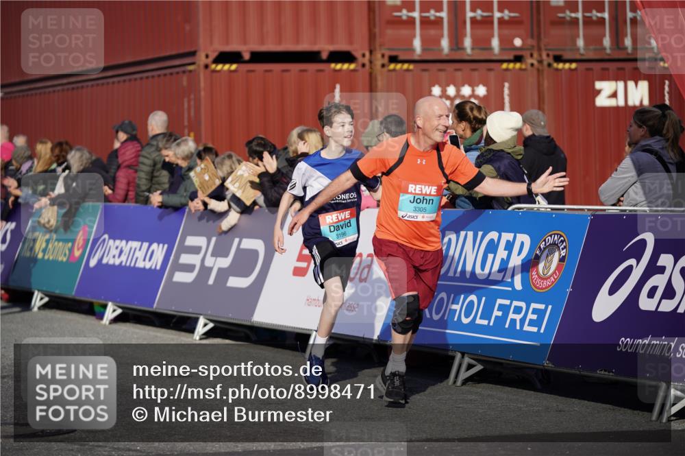 03.10.2025 - Köhlbrandbrückenlauf Michael Burmester http://msf.ph/oto/8998471 03.10.2025 10:03:02 Ziel 1088, 1091, 1105, 1111, 1116, 1173, 1198, 1313, 1321, 1334, 1560, 3196, 3305, 3353, 3521, 3655 meine-sportfotos.de