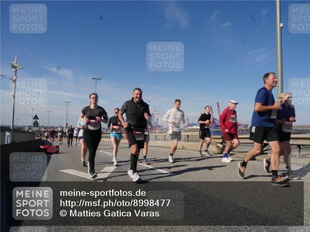 03.10.2025 - Köhlbrandbrückenlauf Matties Gatica Varas http://msf.ph/oto/8998477 03.10.2025 12:50:38 Position 2  meine-sportfotos.de