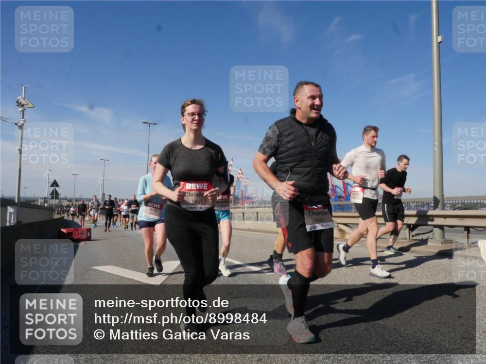 03.10.2025 - Köhlbrandbrückenlauf Matties Gatica Varas http://msf.ph/oto/8998484 03.10.2025 12:50:39 Position 2 5851, 5858 meine-sportfotos.de