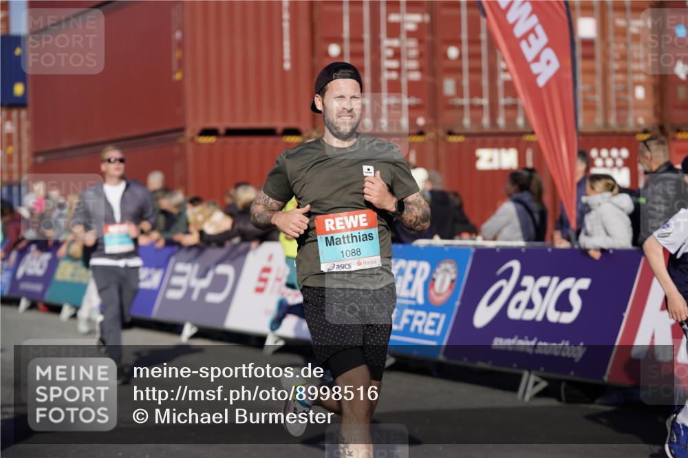 03.10.2025 - Köhlbrandbrückenlauf Michael Burmester http://msf.ph/oto/8998516 03.10.2025 10:03:04 Ziel 1072, 1088, 1091, 1111, 1116, 1173, 1198, 1313, 1321, 1334, 1560, 1836, 3196, 3305, 3353, 3521, 3655 meine-sportfotos.de