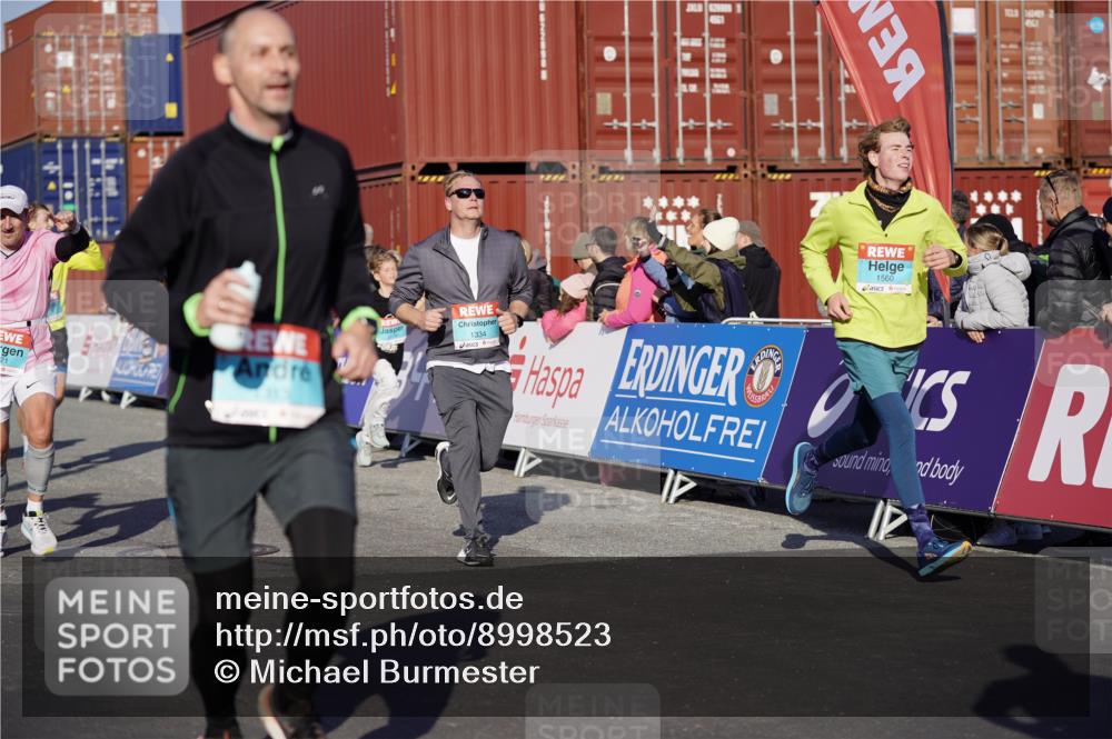 03.10.2025 - Köhlbrandbrückenlauf Michael Burmester http://msf.ph/oto/8998523 03.10.2025 10:03:05 Ziel 1072, 1088, 1091, 1111, 1116, 1173, 1198, 1313, 1321, 1334, 1560, 1836, 3196, 3305, 3353, 3655 meine-sportfotos.de