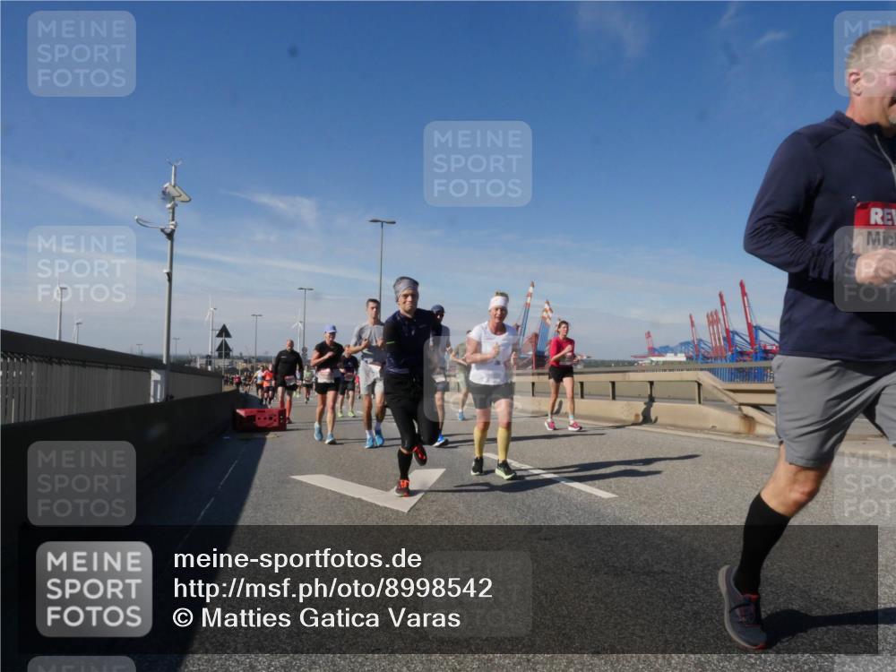 03.10.2025 - Köhlbrandbrückenlauf Matties Gatica Varas http://msf.ph/oto/8998542 03.10.2025 12:50:46 Position 2  meine-sportfotos.de