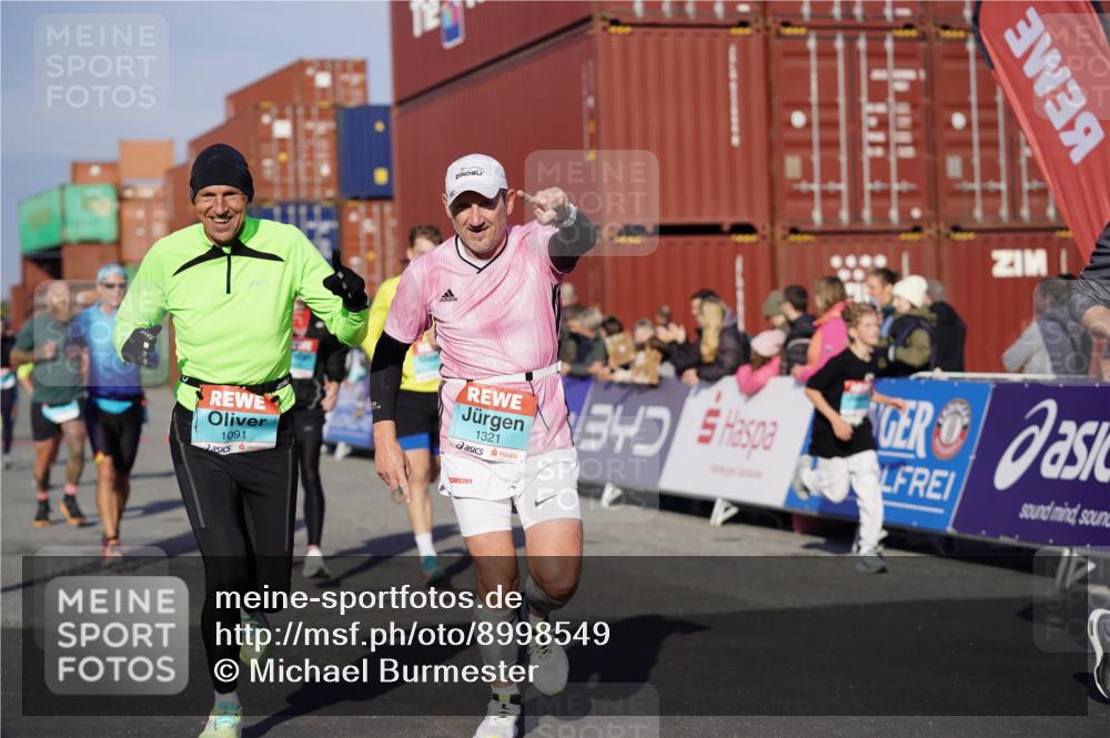 03.10.2025 - Köhlbrandbrückenlauf Michael Burmester http://msf.ph/oto/8998549 03.10.2025 10:03:06 Ziel 1072, 1088, 1091, 1111, 1173, 1198, 1313, 1321, 1334, 1560, 1836, 1931, 3196, 3305, 3655, 3802 meine-sportfotos.de