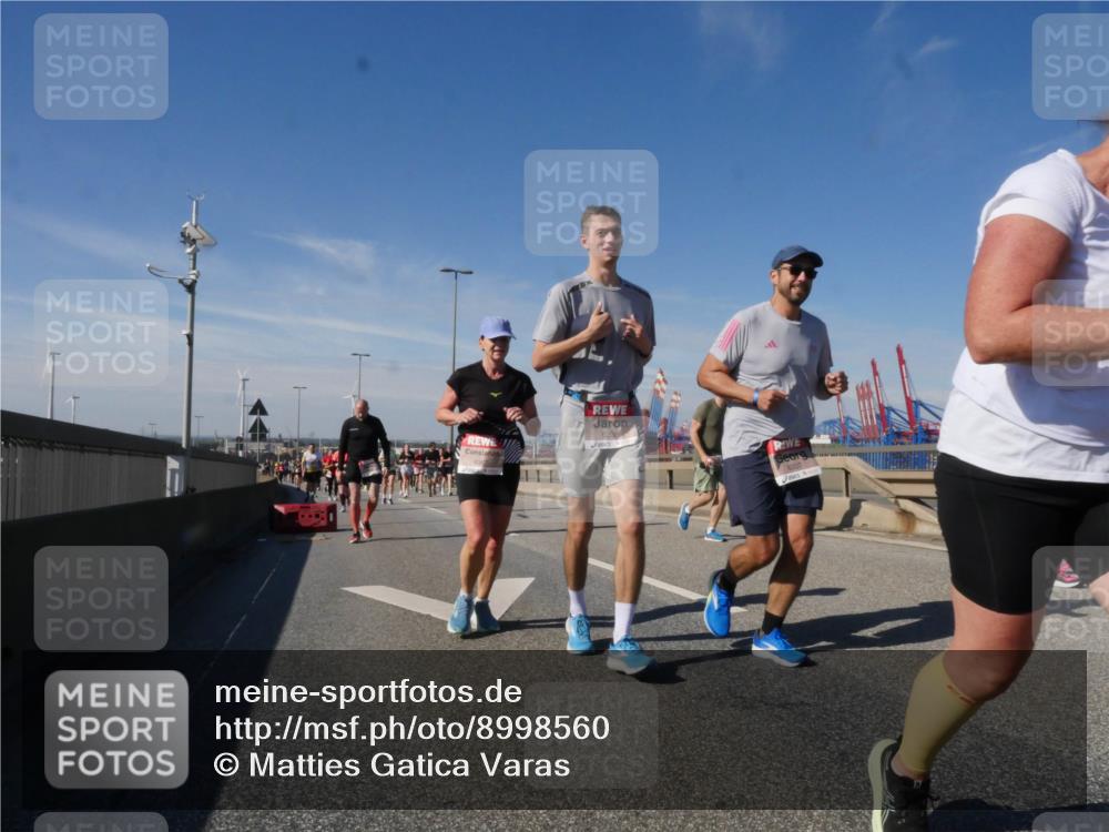 03.10.2025 - Köhlbrandbrückenlauf Matties Gatica Varas http://msf.ph/oto/8998560 03.10.2025 12:50:48 Position 2 6338 meine-sportfotos.de