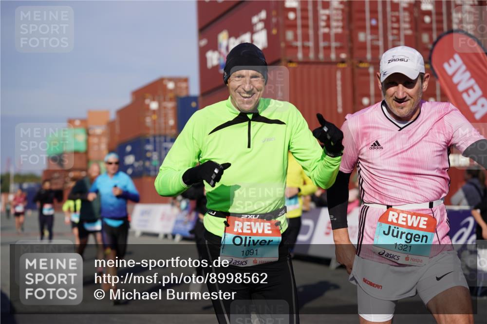 03.10.2025 - Köhlbrandbrückenlauf Michael Burmester http://msf.ph/oto/8998562 03.10.2025 10:03:07 Ziel 1072, 1088, 1091, 1111, 1173, 1198, 1313, 1321, 1334, 1560, 1836, 1931, 3196, 3305, 3655, 3802 meine-sportfotos.de