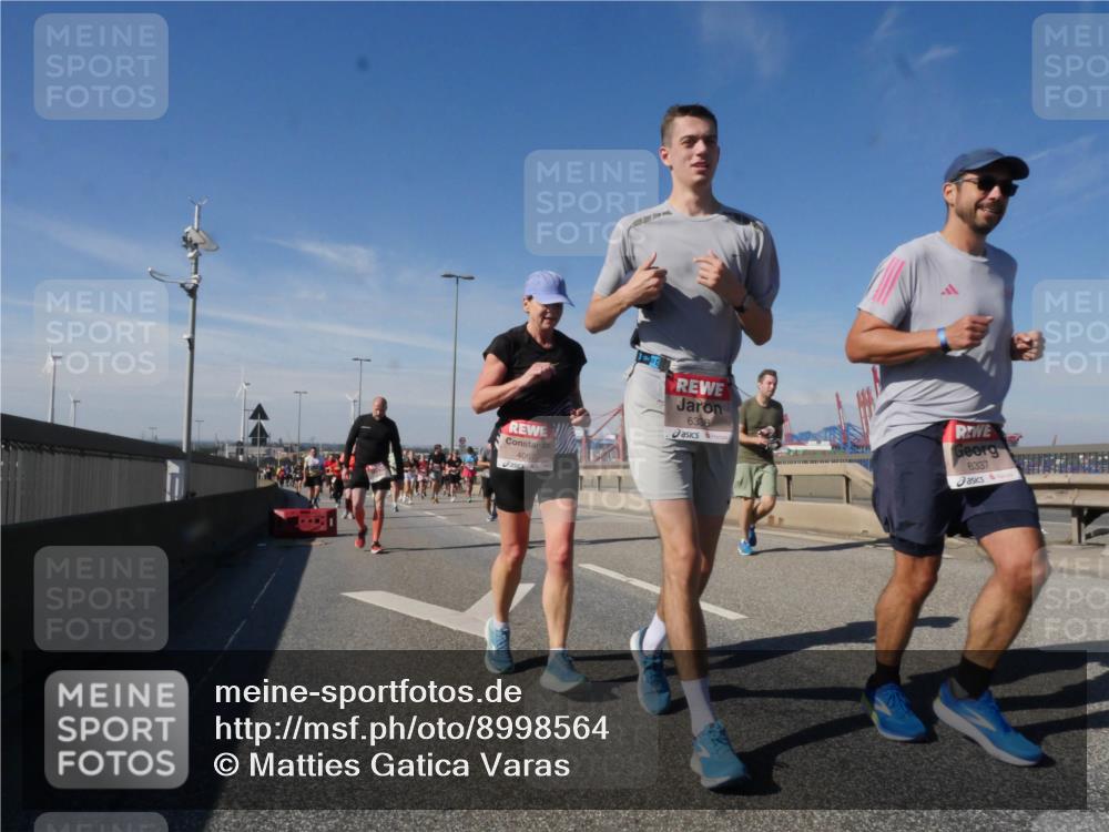 03.10.2025 - Köhlbrandbrückenlauf Matties Gatica Varas http://msf.ph/oto/8998564 03.10.2025 12:50:49 Position 2 4067, 6338, 6337 meine-sportfotos.de