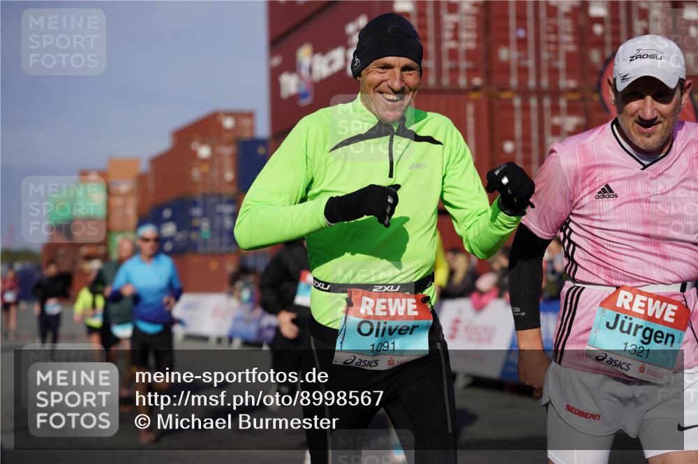 03.10.2025 - Köhlbrandbrückenlauf Michael Burmester http://msf.ph/oto/8998567 03.10.2025 10:03:07 Ziel 1072, 1088, 1091, 1111, 1173, 1198, 1313, 1321, 1334, 1560, 1836, 1931, 3196, 3305, 3655, 3802 meine-sportfotos.de