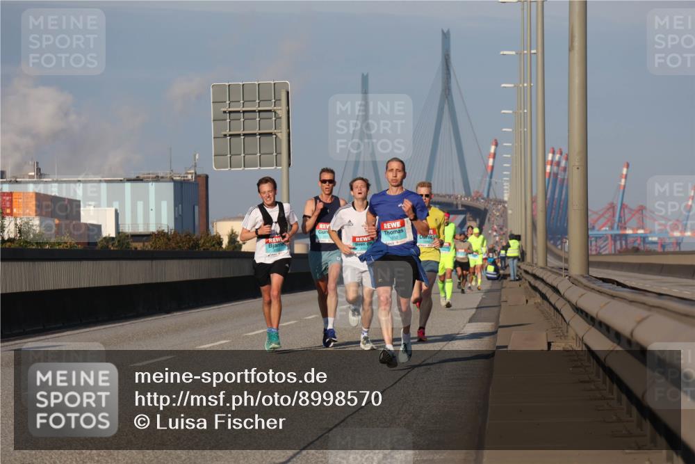 03.10.2025 - Köhlbrandbrückenlauf Luisa Fischer http://msf.ph/oto/8998570 03.10.2025 10:39:49 Position 3 1032 meine-sportfotos.de