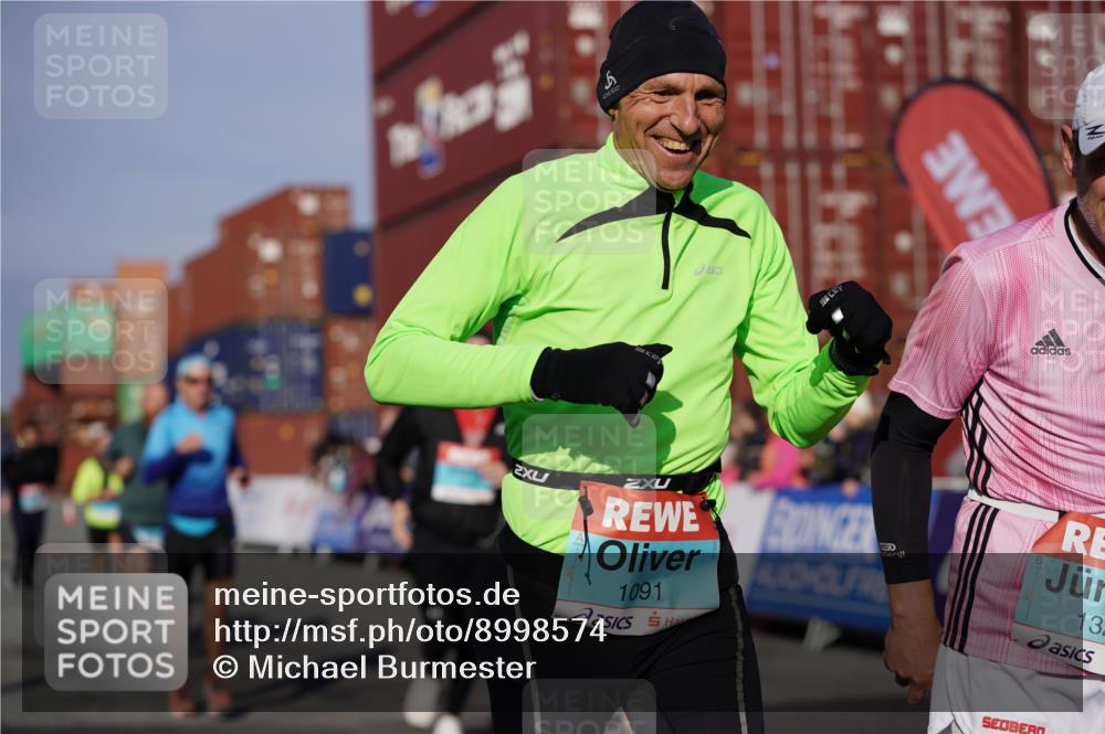 03.10.2025 - Köhlbrandbrückenlauf Michael Burmester http://msf.ph/oto/8998574 03.10.2025 10:03:07 Ziel 1072, 1088, 1091, 1111, 1173, 1198, 1313, 1321, 1334, 1560, 1836, 1931, 3196, 3305, 3655, 3802 meine-sportfotos.de