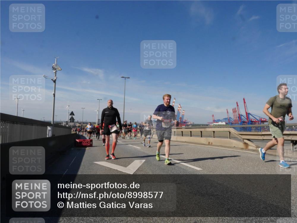 03.10.2025 - Köhlbrandbrückenlauf Matties Gatica Varas http://msf.ph/oto/8998577 03.10.2025 12:50:50 Position 2  meine-sportfotos.de
