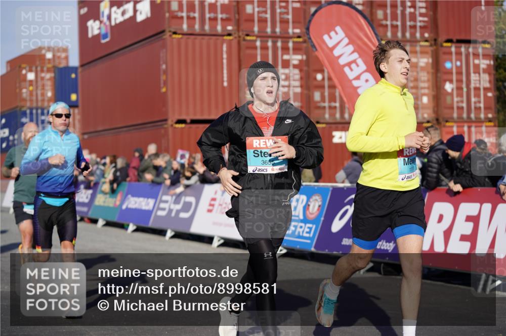 03.10.2025 - Köhlbrandbrückenlauf Michael Burmester http://msf.ph/oto/8998581 03.10.2025 10:03:08 Ziel 1072, 1088, 1091, 1111, 1173, 1198, 1313, 1321, 1334, 1560, 1836, 1931, 2995, 2998, 3196, 3305, 3655, 3802 meine-sportfotos.de