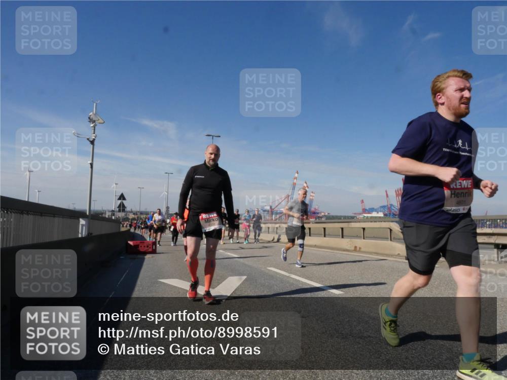 03.10.2025 - Köhlbrandbrückenlauf Matties Gatica Varas http://msf.ph/oto/8998591 03.10.2025 12:50:52 Position 2 4339, 4601 meine-sportfotos.de