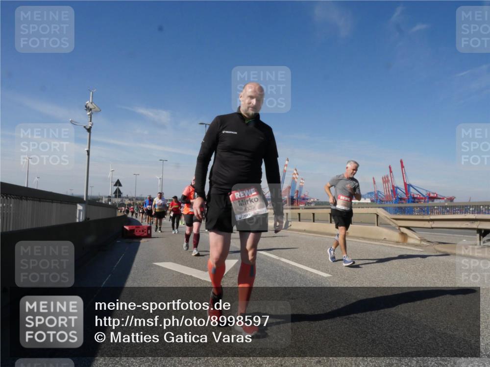 03.10.2025 - Köhlbrandbrückenlauf Matties Gatica Varas http://msf.ph/oto/8998597 03.10.2025 12:50:53 Position 2 4339 meine-sportfotos.de