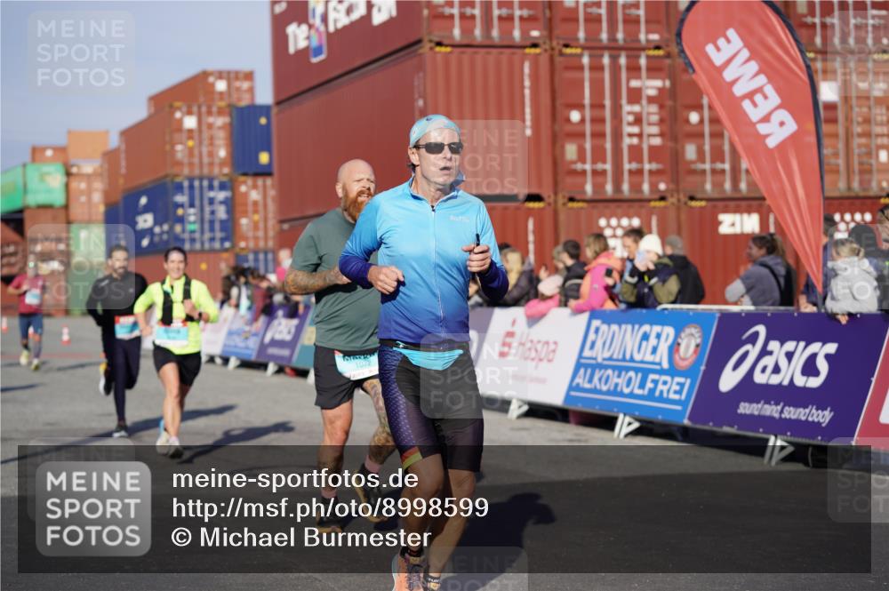 03.10.2025 - Köhlbrandbrückenlauf Michael Burmester http://msf.ph/oto/8998599 03.10.2025 10:03:09 Ziel 1072, 1088, 1091, 1111, 1173, 1198, 1313, 1321, 1334, 1560, 1836, 1931, 2995, 2998, 3196, 3655, 3802 meine-sportfotos.de