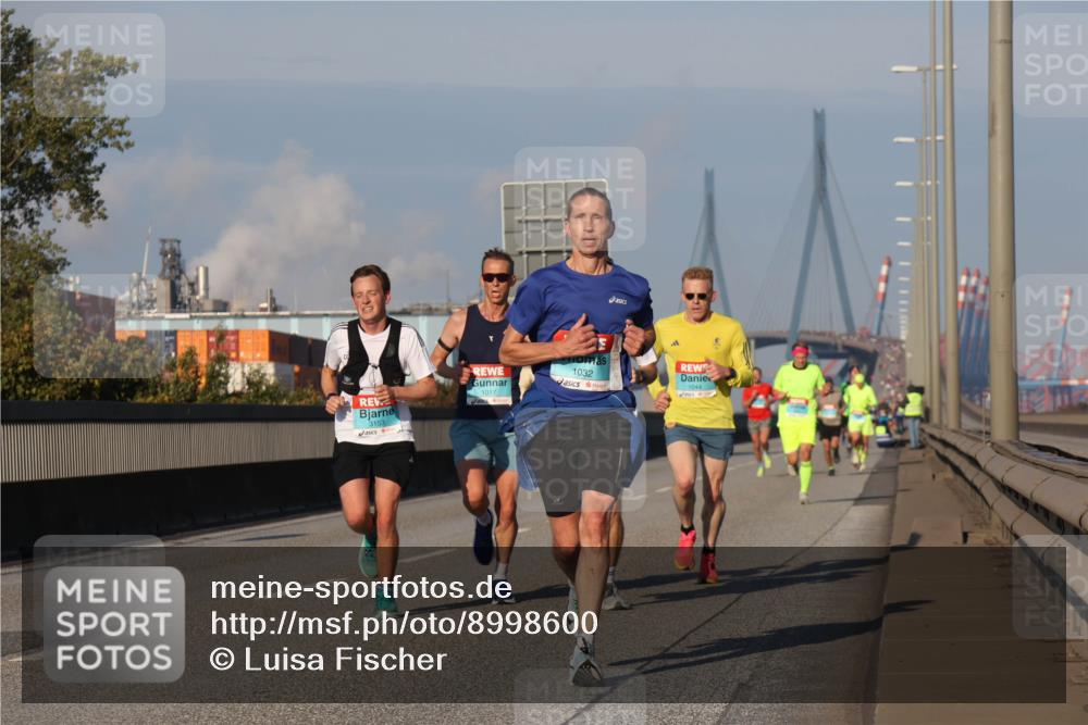 03.10.2025 - Köhlbrandbrückenlauf Luisa Fischer http://msf.ph/oto/8998600 03.10.2025 10:39:52 Position 3 3153, 1017, 1032 meine-sportfotos.de