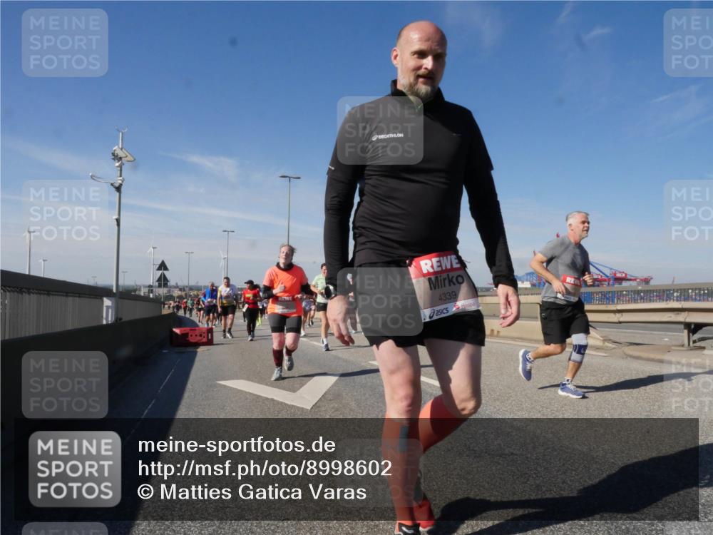 03.10.2025 - Köhlbrandbrückenlauf Matties Gatica Varas http://msf.ph/oto/8998602 03.10.2025 12:50:53 Position 2 4339 meine-sportfotos.de