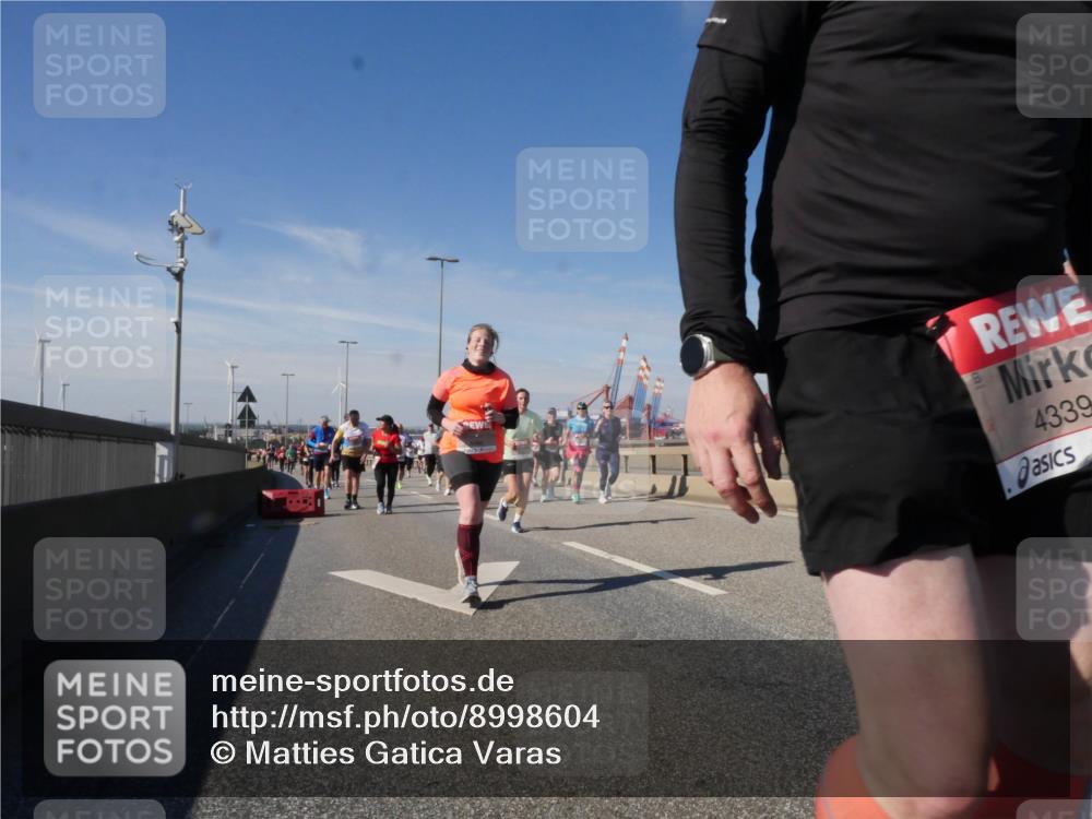03.10.2025 - Köhlbrandbrückenlauf Matties Gatica Varas http://msf.ph/oto/8998604 03.10.2025 12:50:54 Position 2 4339 meine-sportfotos.de