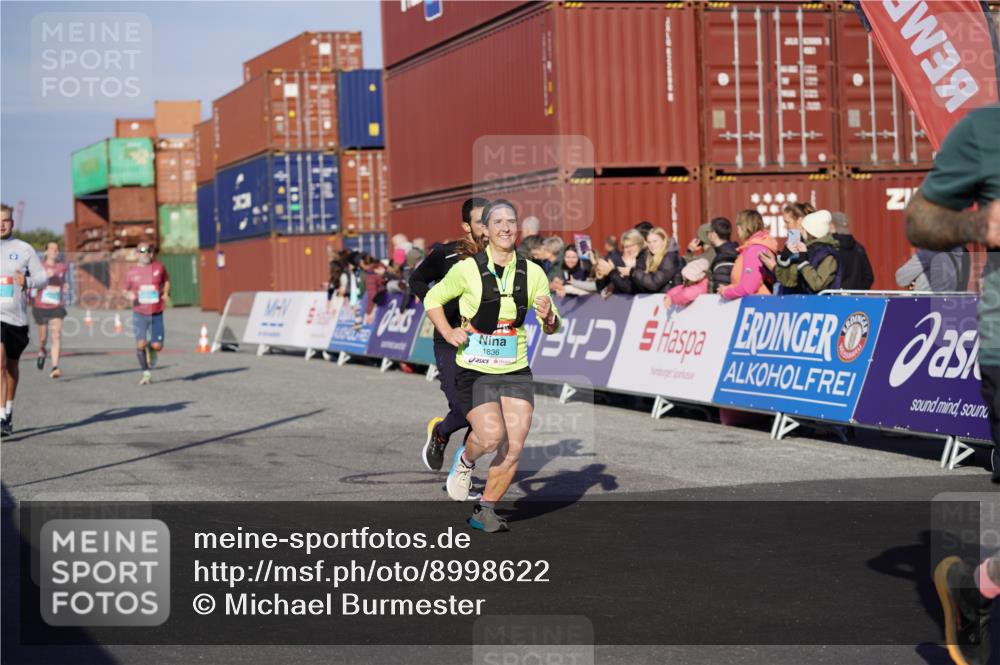 03.10.2025 - Köhlbrandbrückenlauf Michael Burmester http://msf.ph/oto/8998622 03.10.2025 10:03:10 Ziel 1072, 1088, 1091, 1111, 1173, 1198, 1207, 1313, 1321, 1334, 1560, 1836, 1931, 2995, 2998, 3196, 3655, 3802 meine-sportfotos.de