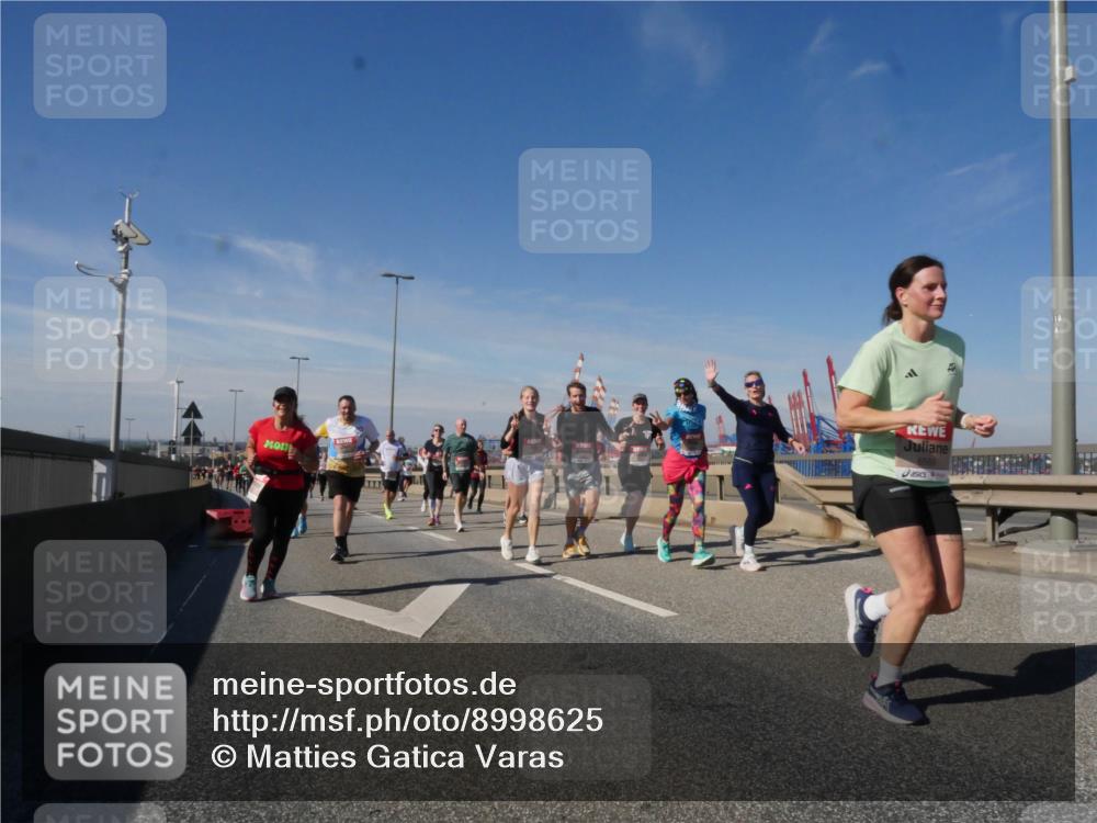 03.10.2025 - Köhlbrandbrückenlauf Matties Gatica Varas http://msf.ph/oto/8998625 03.10.2025 12:50:56 Position 2 111, 6589 meine-sportfotos.de
