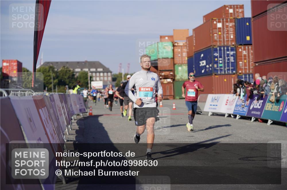 03.10.2025 - Köhlbrandbrückenlauf Michael Burmester http://msf.ph/oto/8998630 03.10.2025 10:03:11 Ziel 1072, 1091, 1111, 1173, 1198, 1207, 1321, 1334, 1560, 1682, 1836, 1931, 2995, 2998, 3655, 3802 meine-sportfotos.de