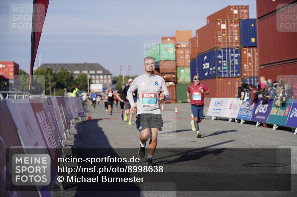 03.10.2025 - Köhlbrandbrückenlauf Michael Burmester http://msf.ph/oto/8998638 03.10.2025 10:03:11 Ziel 1072, 1091, 1111, 1173, 1198, 1207, 1321, 1334, 1560, 1682, 1836, 1931, 2995, 2998, 3655, 3802 meine-sportfotos.de