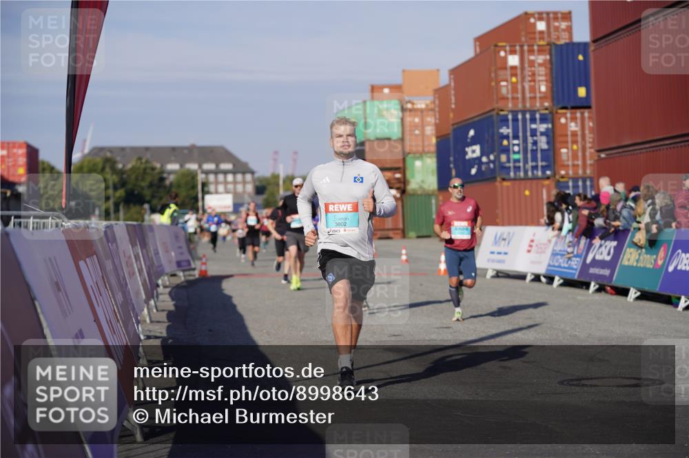 03.10.2025 - Köhlbrandbrückenlauf Michael Burmester http://msf.ph/oto/8998643 03.10.2025 10:03:11 Ziel 1072, 1091, 1111, 1173, 1198, 1207, 1321, 1334, 1560, 1682, 1836, 1931, 2995, 2998, 3655, 3802 meine-sportfotos.de