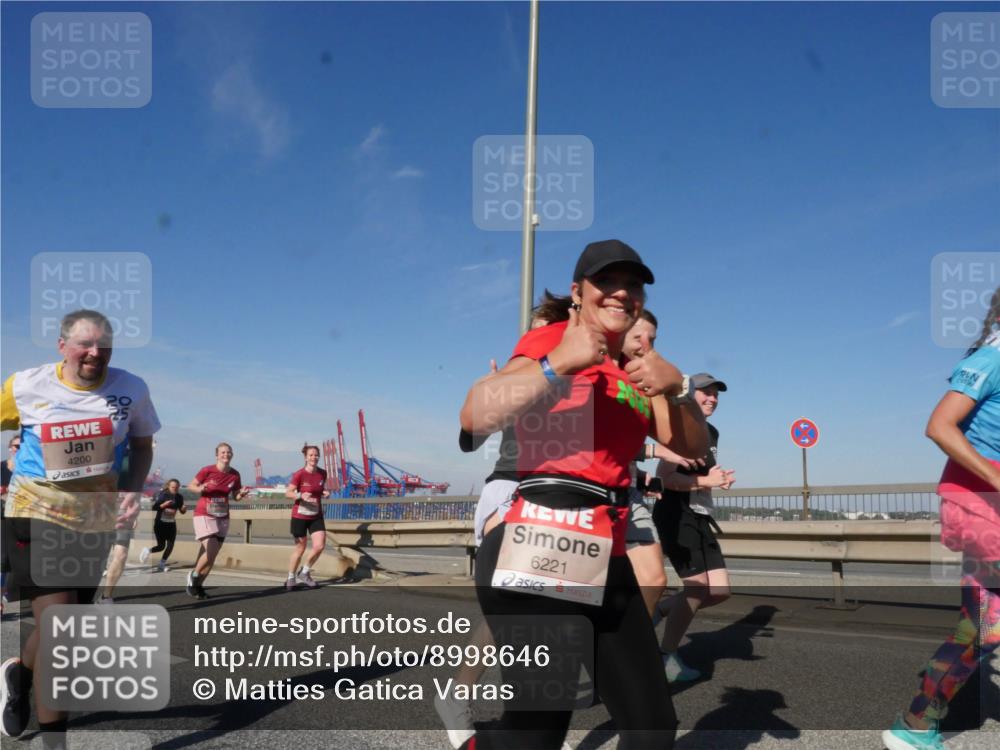 03.10.2025 - Köhlbrandbrückenlauf Matties Gatica Varas http://msf.ph/oto/8998646 03.10.2025 12:50:59 Position 2 4200, 6221 meine-sportfotos.de