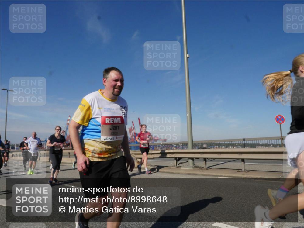 03.10.2025 - Köhlbrandbrückenlauf Matties Gatica Varas http://msf.ph/oto/8998648 03.10.2025 12:50:59 Position 2 4200 meine-sportfotos.de