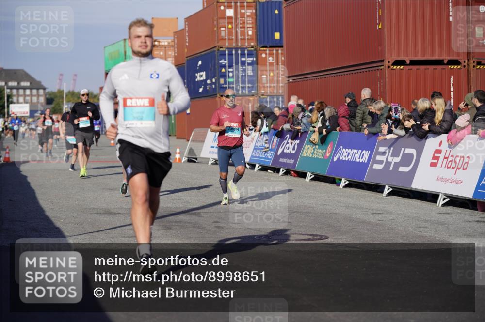 03.10.2025 - Köhlbrandbrückenlauf Michael Burmester http://msf.ph/oto/8998651 03.10.2025 10:03:12 Ziel 1072, 1091, 1111, 1173, 1198, 1207, 1321, 1334, 1560, 1682, 1836, 1931, 2995, 2998, 3655, 3802 meine-sportfotos.de