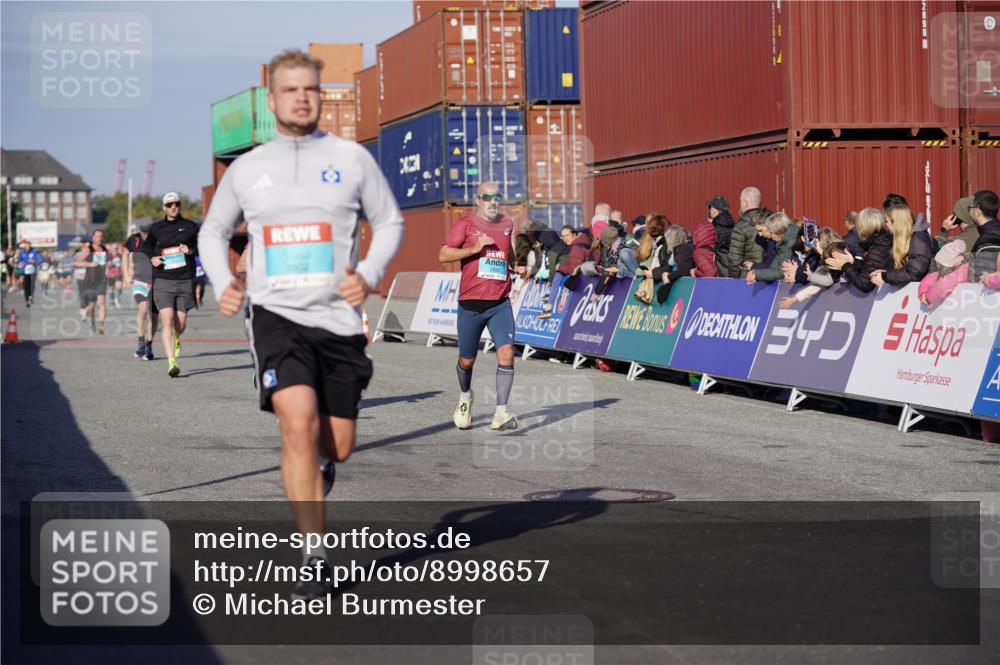 03.10.2025 - Köhlbrandbrückenlauf Michael Burmester http://msf.ph/oto/8998657 03.10.2025 10:03:12 Ziel 1072, 1091, 1111, 1173, 1198, 1207, 1321, 1334, 1560, 1682, 1836, 1931, 2995, 2998, 3655, 3802 meine-sportfotos.de