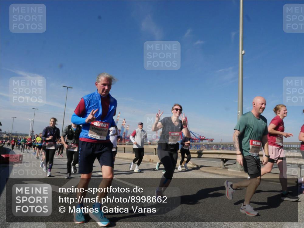 03.10.2025 - Köhlbrandbrückenlauf Matties Gatica Varas http://msf.ph/oto/8998662 03.10.2025 12:51:01 Position 2 5084 meine-sportfotos.de