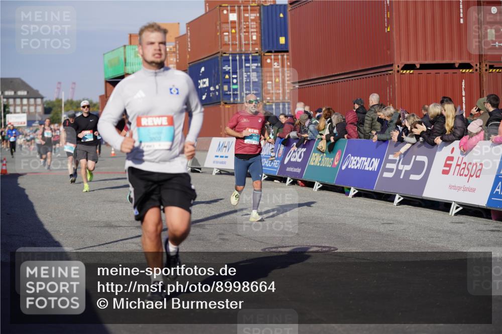 03.10.2025 - Köhlbrandbrückenlauf Michael Burmester http://msf.ph/oto/8998664 03.10.2025 10:03:12 Ziel 1072, 1091, 1111, 1173, 1198, 1207, 1321, 1334, 1560, 1682, 1836, 1931, 2995, 2998, 3655, 3802 meine-sportfotos.de