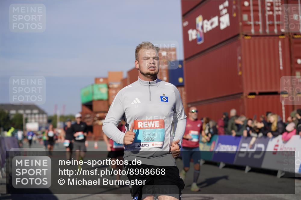 03.10.2025 - Köhlbrandbrückenlauf Michael Burmester http://msf.ph/oto/8998668 03.10.2025 10:03:13 Ziel 1072, 1111, 1173, 1198, 1207, 1682, 1836, 1931, 2995, 2998, 3655, 3802 meine-sportfotos.de
