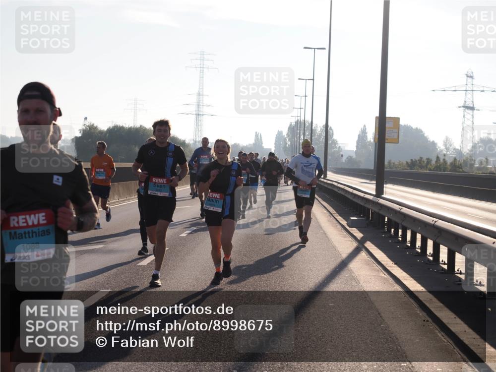 03.10.2025 - Köhlbrandbrückenlauf Fabian Wolf http://msf.ph/oto/8998675 03.10.2025 09:16:06 Position 3 1088, 3462, 3465 meine-sportfotos.de