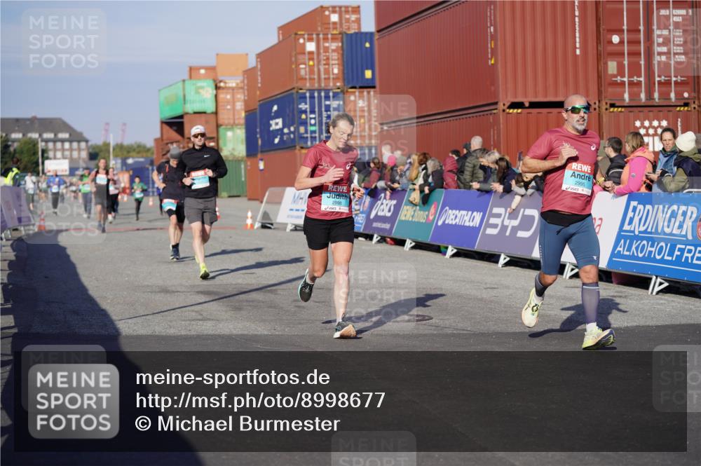03.10.2025 - Köhlbrandbrückenlauf Michael Burmester http://msf.ph/oto/8998677 03.10.2025 10:03:14 Ziel 1072, 1111, 1207, 1274, 1682, 1836, 1931, 2995, 2998, 3655, 3802 meine-sportfotos.de