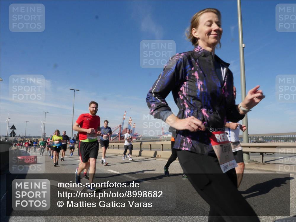 03.10.2025 - Köhlbrandbrückenlauf Matties Gatica Varas http://msf.ph/oto/8998682 03.10.2025 12:51:03 Position 2  meine-sportfotos.de