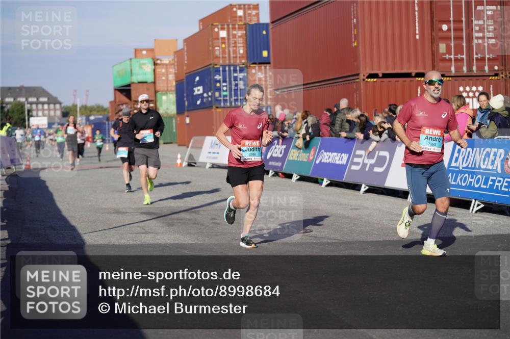 03.10.2025 - Köhlbrandbrückenlauf Michael Burmester http://msf.ph/oto/8998684 03.10.2025 10:03:14 Ziel 1072, 1111, 1207, 1274, 1682, 1836, 1931, 2995, 2998, 3655, 3802 meine-sportfotos.de