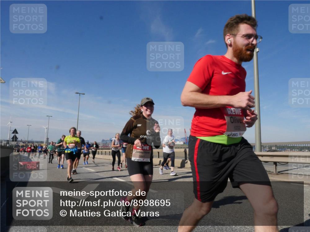 03.10.2025 - Köhlbrandbrückenlauf Matties Gatica Varas http://msf.ph/oto/8998695 03.10.2025 12:51:04 Position 2 5841, 6202 meine-sportfotos.de