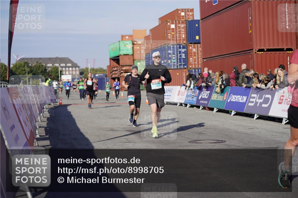 03.10.2025 - Köhlbrandbrückenlauf Michael Burmester http://msf.ph/oto/8998705 03.10.2025 10:03:15 Ziel 1072, 1207, 1274, 1682, 1836, 1931, 2995, 2998, 3802 meine-sportfotos.de
