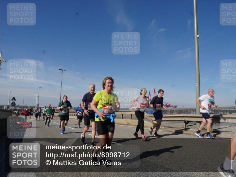 03.10.2025 - Köhlbrandbrückenlauf Matties Gatica Varas http://msf.ph/oto/8998712 03.10.2025 12:51:06 Position 2 111, 118 meine-sportfotos.de