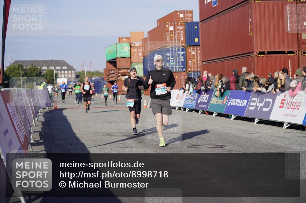 03.10.2025 - Köhlbrandbrückenlauf Michael Burmester http://msf.ph/oto/8998718 03.10.2025 10:03:16 Ziel 1207, 1274, 1682, 1836, 1931, 2995, 2998, 3802 meine-sportfotos.de
