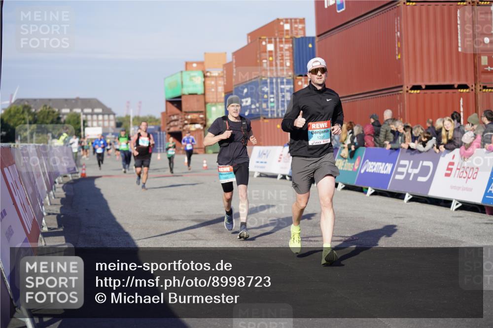 03.10.2025 - Köhlbrandbrückenlauf Michael Burmester http://msf.ph/oto/8998723 03.10.2025 10:03:17 Ziel 1207, 1274, 1682, 1864, 1931, 2995, 2998, 3802 meine-sportfotos.de