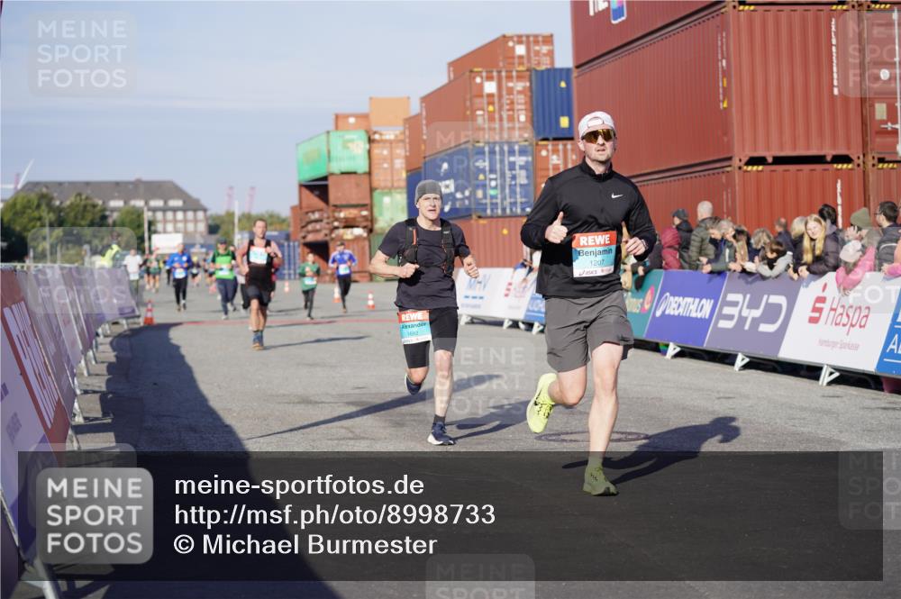 03.10.2025 - Köhlbrandbrückenlauf Michael Burmester http://msf.ph/oto/8998733 03.10.2025 10:03:17 Ziel 1207, 1274, 1682, 1864, 1931, 2995, 2998, 3802 meine-sportfotos.de
