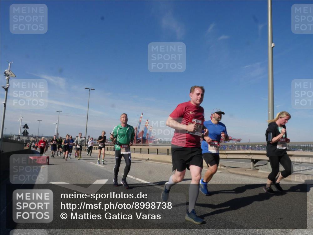 03.10.2025 - Köhlbrandbrückenlauf Matties Gatica Varas http://msf.ph/oto/8998738 03.10.2025 12:51:10 Position 2  meine-sportfotos.de