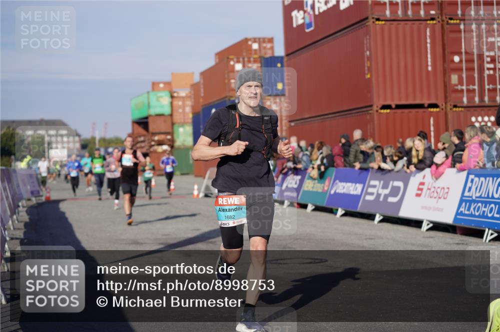 03.10.2025 - Köhlbrandbrückenlauf Michael Burmester http://msf.ph/oto/8998753 03.10.2025 10:03:18 Ziel 1207, 1274, 1682, 1864, 1931, 2995, 2998, 3802 meine-sportfotos.de