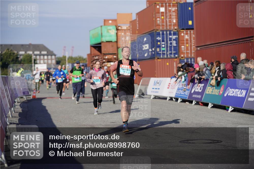 03.10.2025 - Köhlbrandbrückenlauf Michael Burmester http://msf.ph/oto/8998760 03.10.2025 10:03:20 Ziel 1207, 1274, 1682, 1864, 2944, 2995, 2998, 3066, 3498, 3731 meine-sportfotos.de